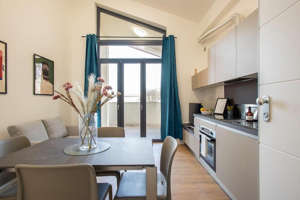 Urban Oasis with Terrace & free Parking, int11