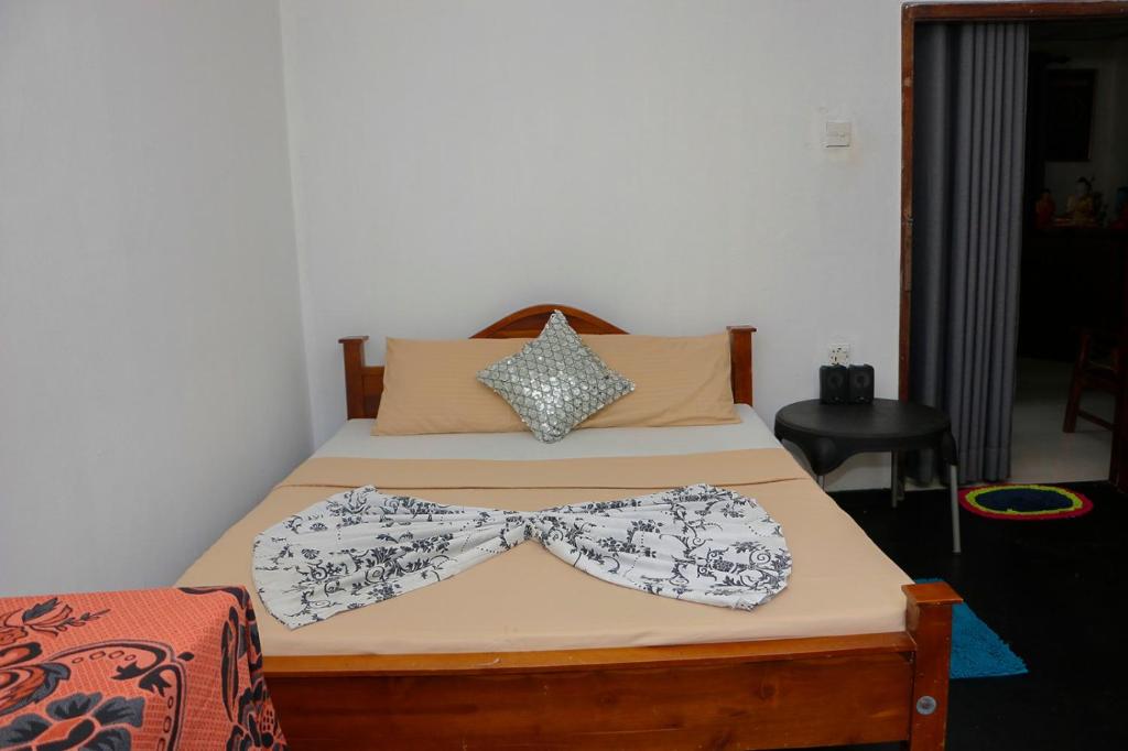 Postel nebo postele na pokoji v ubytování Mountain Breeze Inn Midigama