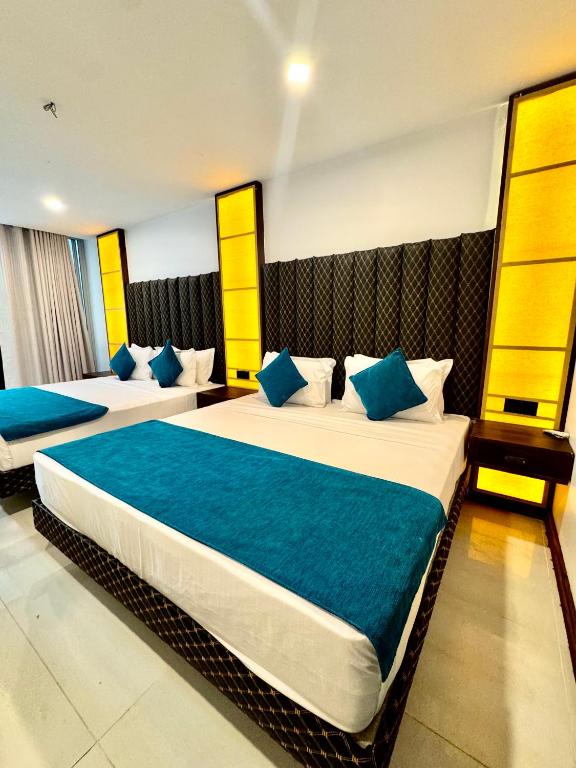 Postel nebo postele na pokoji v ubytování Sundaras Family Suites
