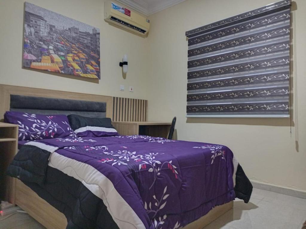 Postel nebo postele na pokoji v ubytování Logos Guest Suites