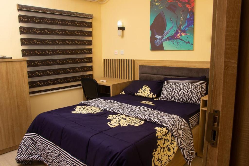 Postel nebo postele na pokoji v ubytování Logos Guest Suites