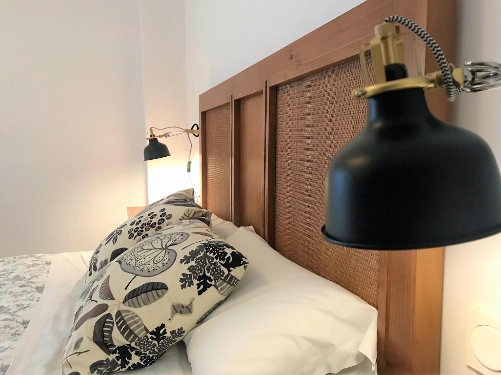 A bed or beds in a room at Apartamento En El Centro De Ronda