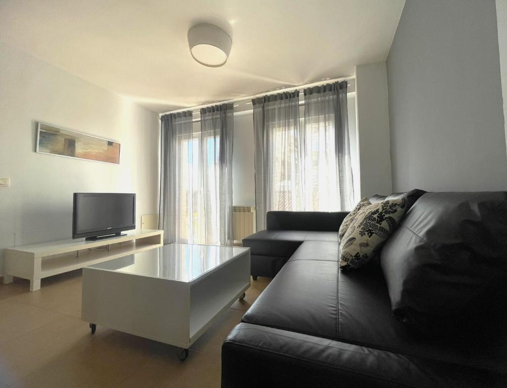 A television and/or entertainment centre at Apartamento En El Centro De Ronda