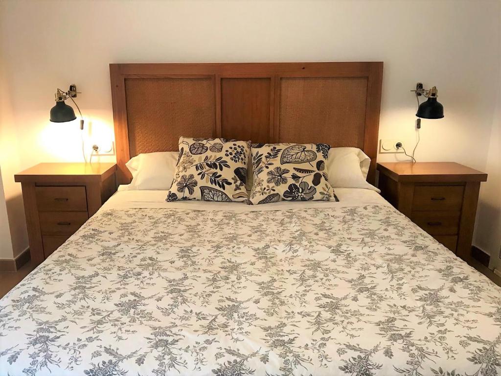 A bed or beds in a room at Apartamento En El Centro De Ronda