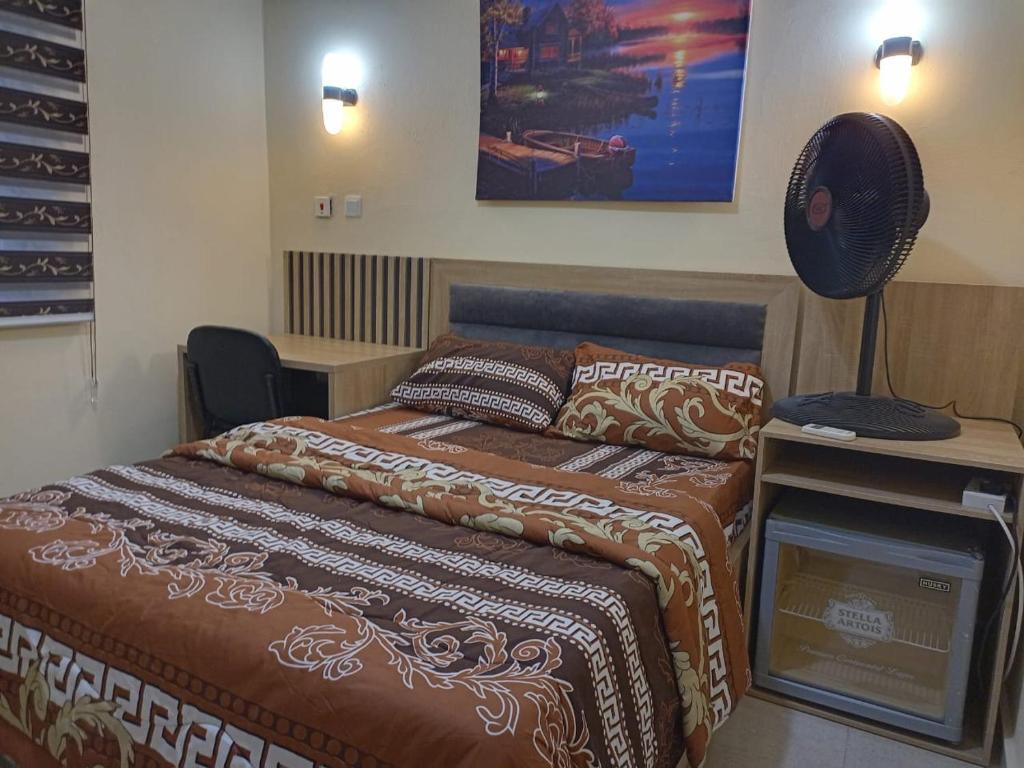 Postel nebo postele na pokoji v ubytování Logos Guest Suites