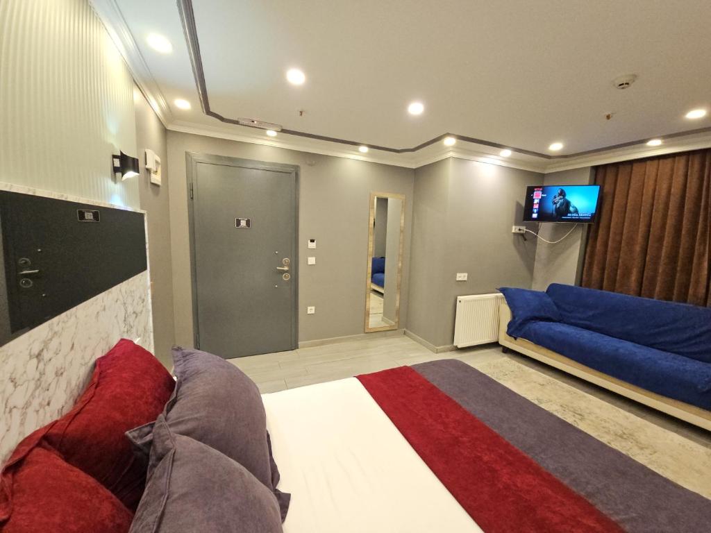 TV a/nebo společenská místnost v ubytování Sahrakent Otel Pendik