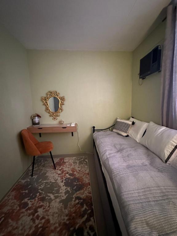 Postel nebo postele na pokoji v ubytování MisyEdz Homes Clark Dau