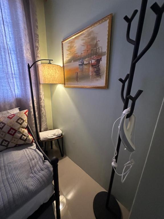 Postel nebo postele na pokoji v ubytování MisyEdz Homes Clark Dau