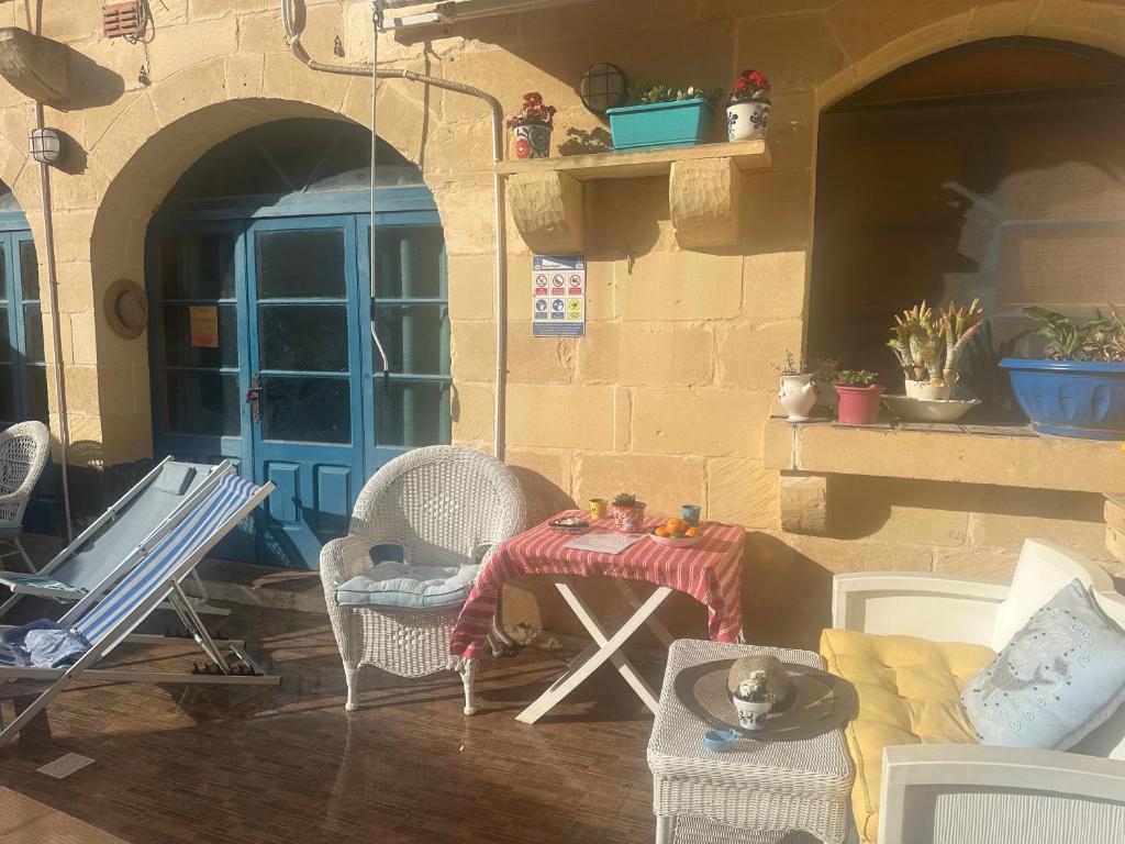 Posezení v ubytování Gozo Sunset Farmhouse