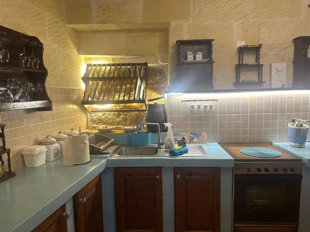 Kuchyň nebo kuchyňský kout v ubytování Gozo Sunset Farmhouse