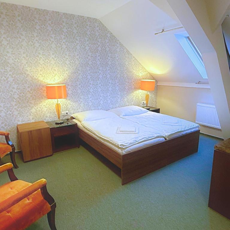 Postel nebo postele na pokoji v ubytování Hotel Zelený dům