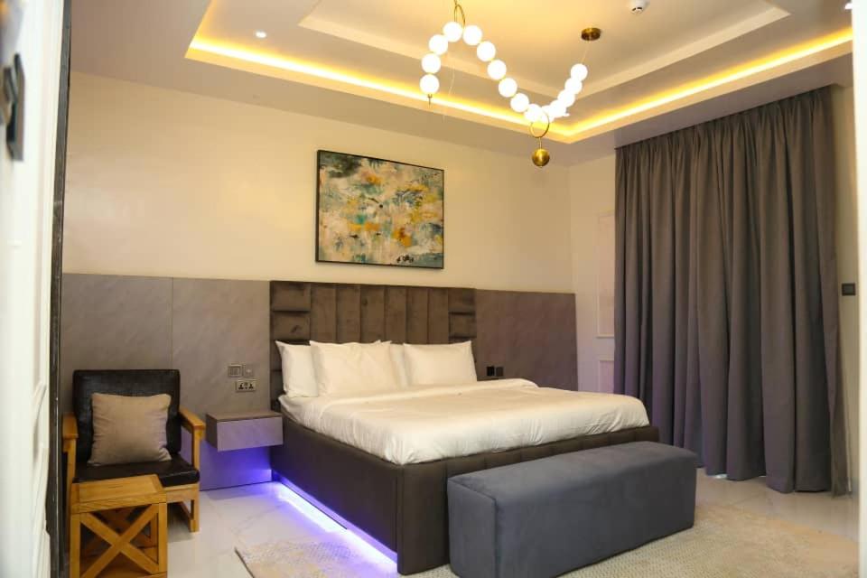 Postel nebo postele na pokoji v ubytování The Fallon Hotel