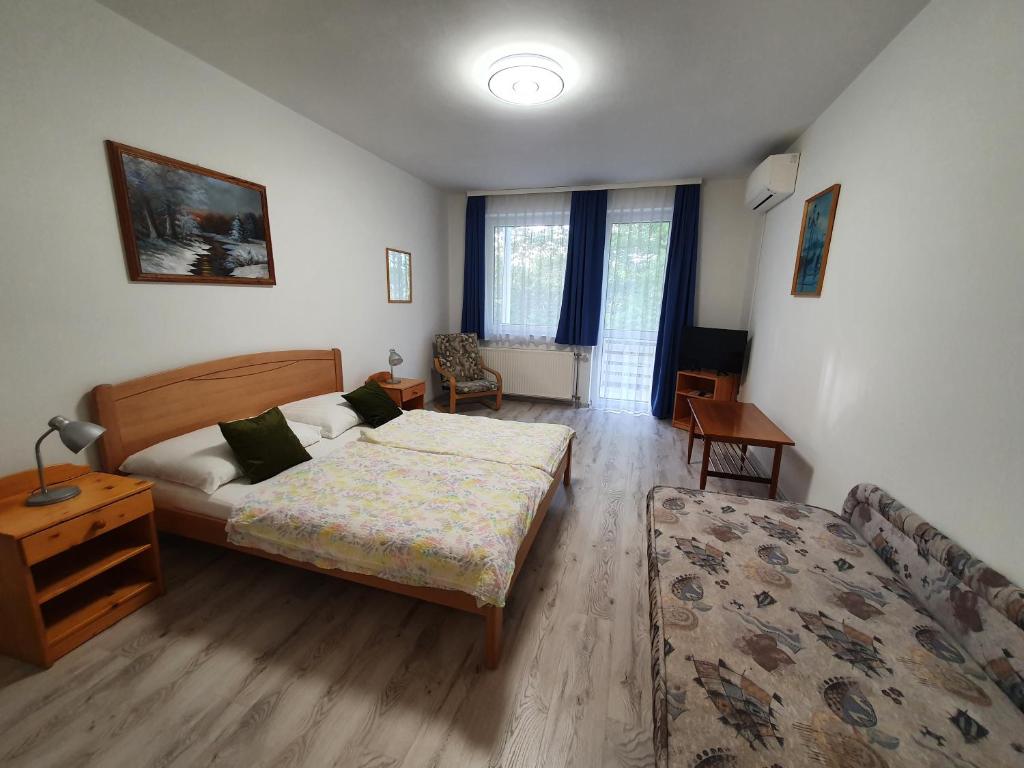Postel nebo postele na pokoji v ubytování Arizona apartman
