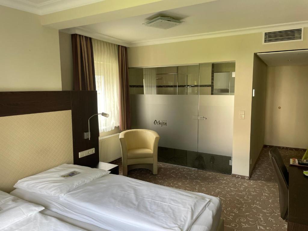 Postel nebo postele na pokoji v ubytování Hotel Ochsen Stuttgart