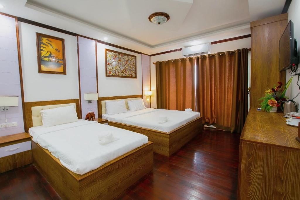 Postel nebo postele na pokoji v ubytování Vientiane Ruby Riverside Hotel
