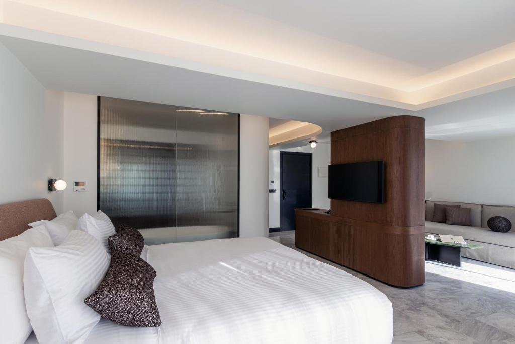 Postel nebo postele na pokoji v ubytování L'Avventura Suites