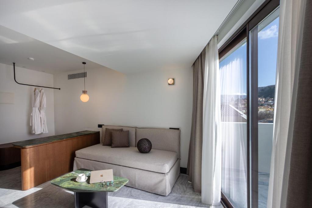 Postel nebo postele na pokoji v ubytování L'Avventura Suites