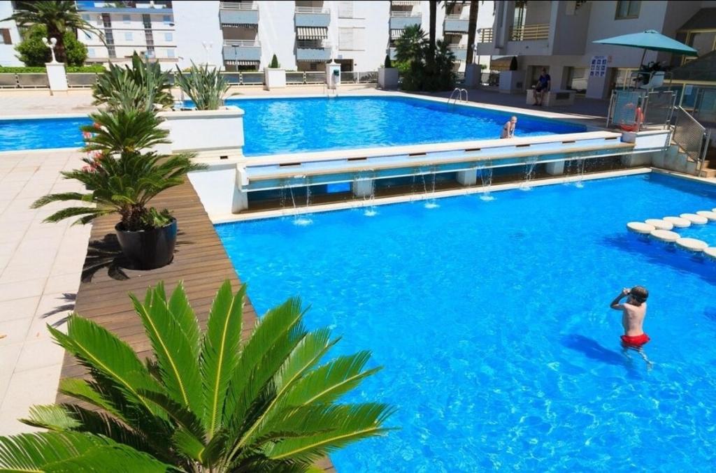 apartamento varias piscinas salida directa a la playa