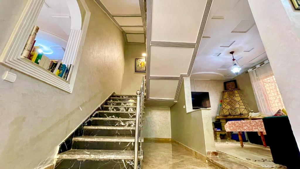 TV a/nebo společenská místnost v ubytování Villa De Luxe, Piscine Idéalement située à Oujda