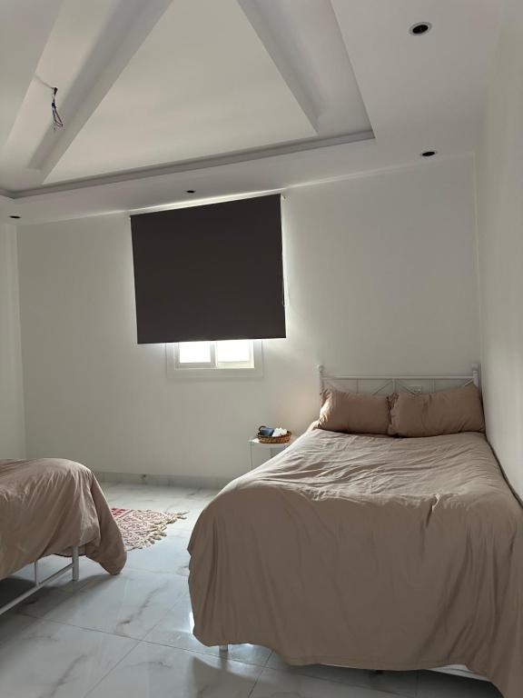 Ένα ή περισσότερα κρεβάτια σε δωμάτιο στο مسكن شيهانة