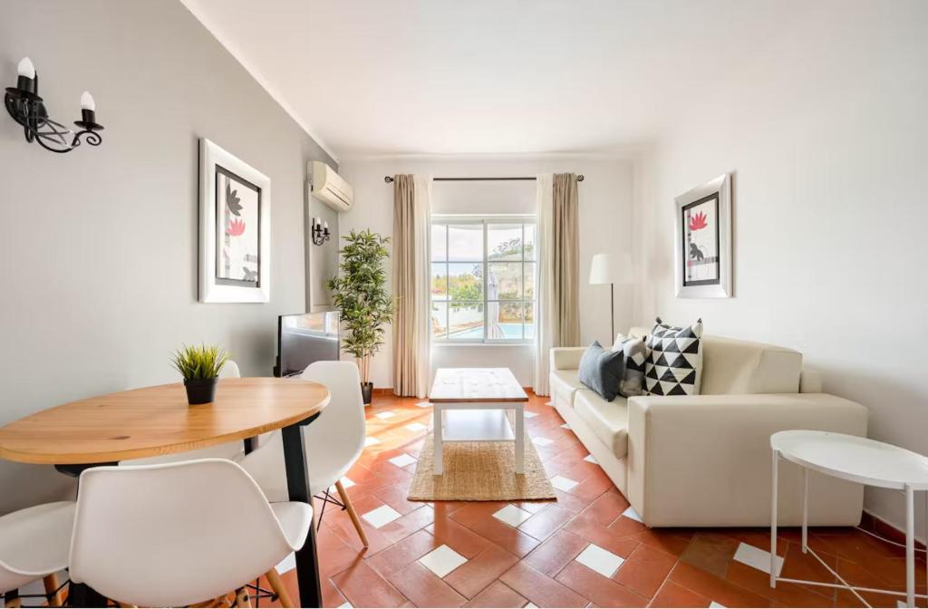 Гостиная зона в Baluarte da Vila Apartments