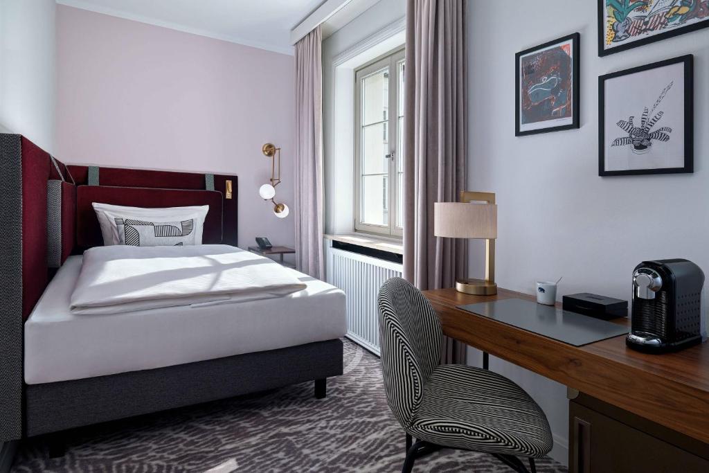 Ένα ή περισσότερα κρεβάτια σε δωμάτιο στο Hotel Elephant Weimar, Autograph Collection