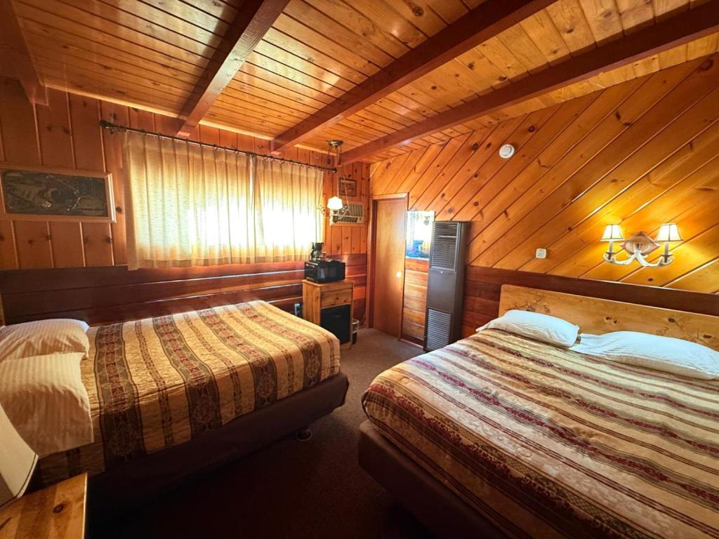 Postel nebo postele na pokoji v ubytování Toiyabe Motel