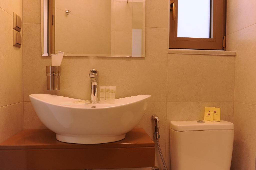Koupelna v ubytování Royalty Suites Seaside