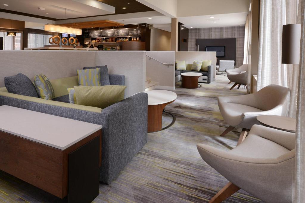 Posezení v ubytování Courtyard by Marriott Boulder