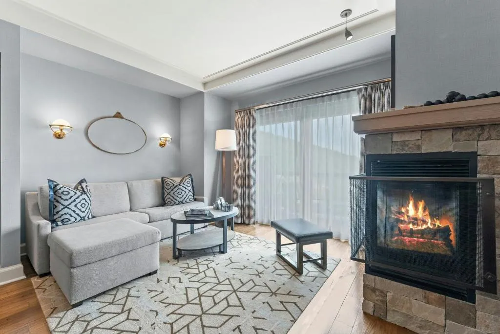 Deluxe, 1 Bedroom Suite, 1 King, Valley view