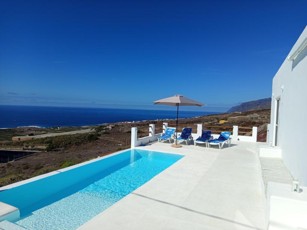 a villa with a pool and a view of the ocean at Casa Bincoblanco, balcony of the Atlantic in Guía de Isora