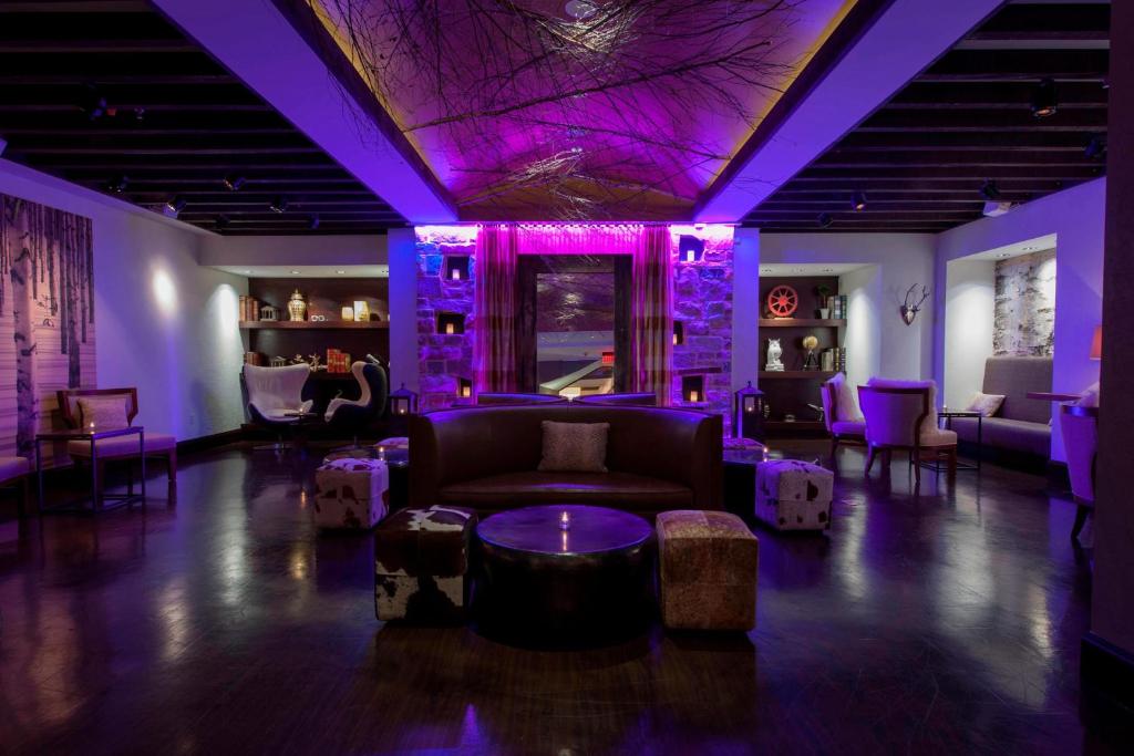 Posezení v ubytování Renaissance Providence Downtown Hotel