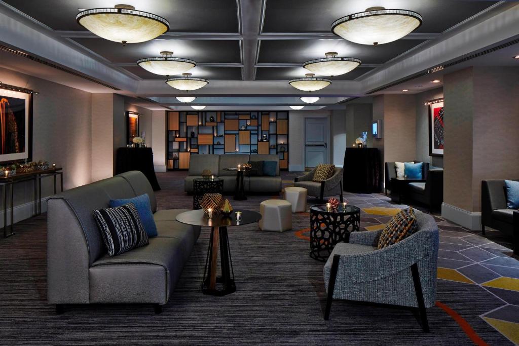 Posezení v ubytování Renaissance Providence Downtown Hotel