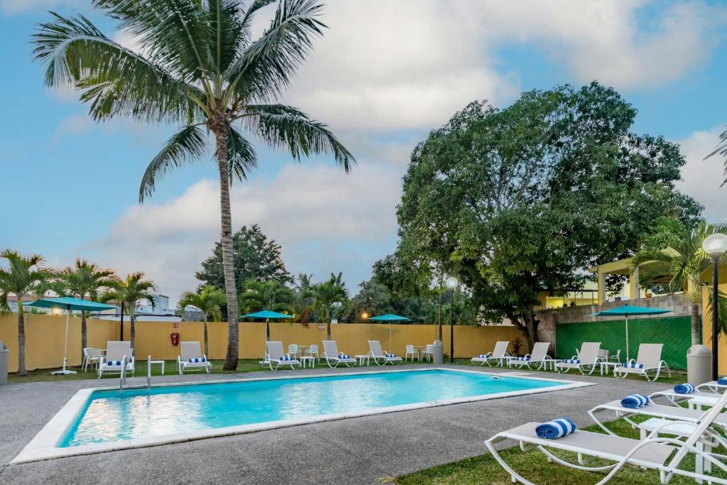 Piscina di City Express by Marriott Tuxpan o nelle vicinanze