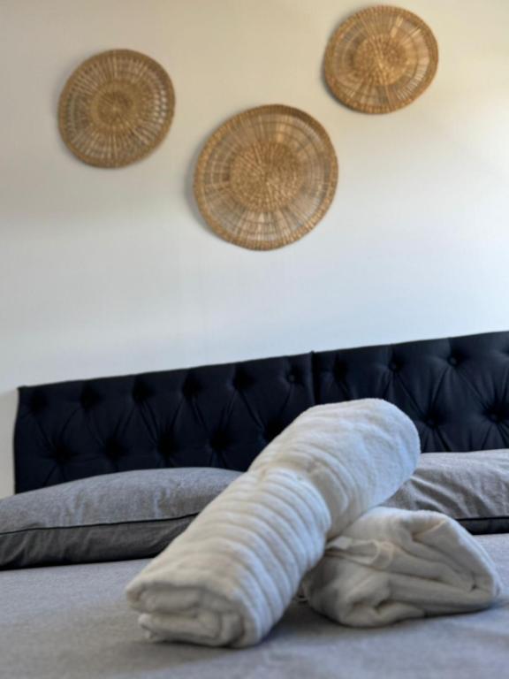 Postel nebo postele na pokoji v ubytování Kindvriendelijke 3 slaapkamer appartementen met zwembad, tropische tuin en vlakbij stranden
