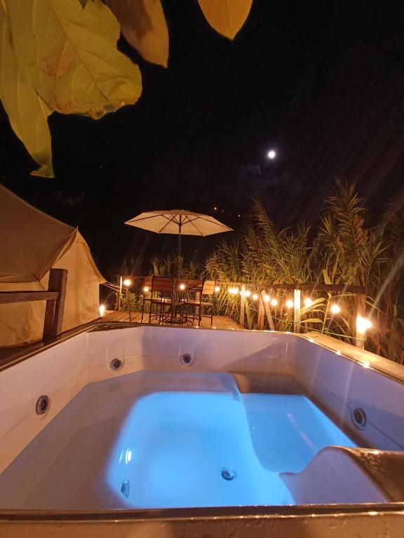Bazén v ubytování QuillaGlamping nebo v jeho okolí
