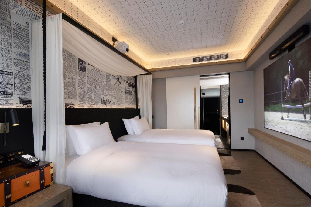 Postel nebo postele na pokoji v ubytování Arthur Hotel Canton Tower Guangzhou-广州塔骑士物语酒店