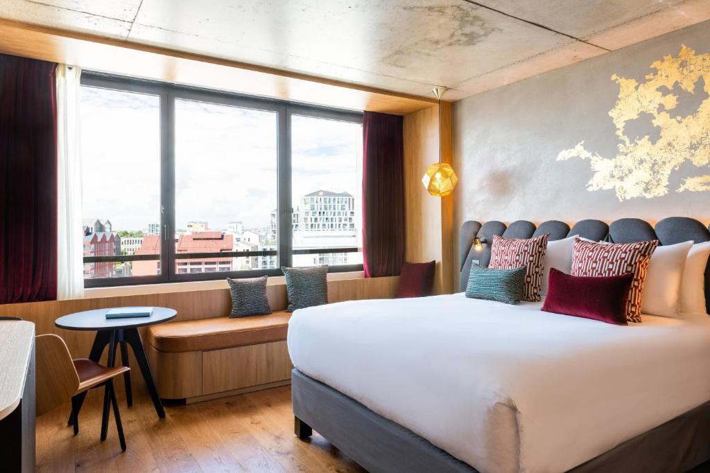 Renaissance Bordeaux Hotel - 19