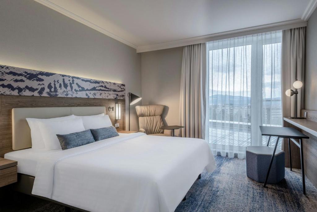Uma cama ou camas num quarto em Courtyard by Marriott Linz