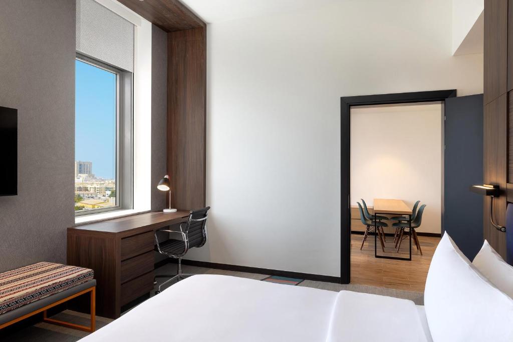 
Aloft 1 BedRoom Suite 1 King Bed - Complimentary Transfer to Dubai Mall / Burj Khalifa, Burjuman & Kite Beach
