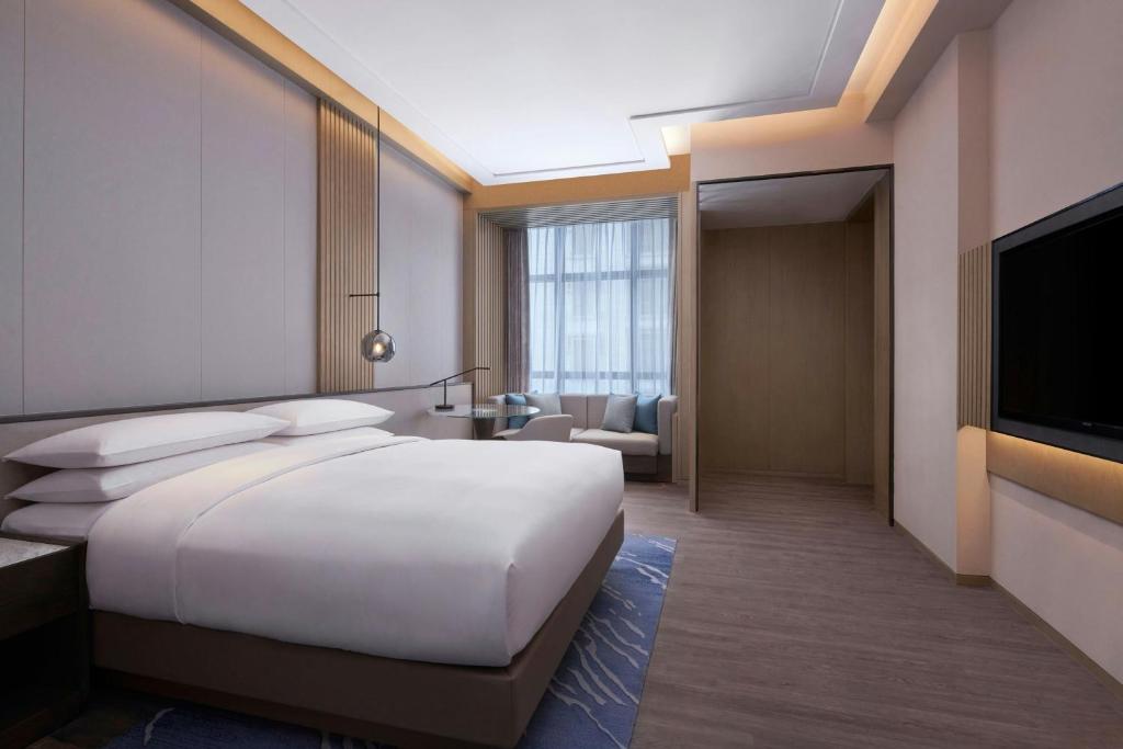 Postel nebo postele na pokoji v ubytování Courtyard by Marriott Foshan