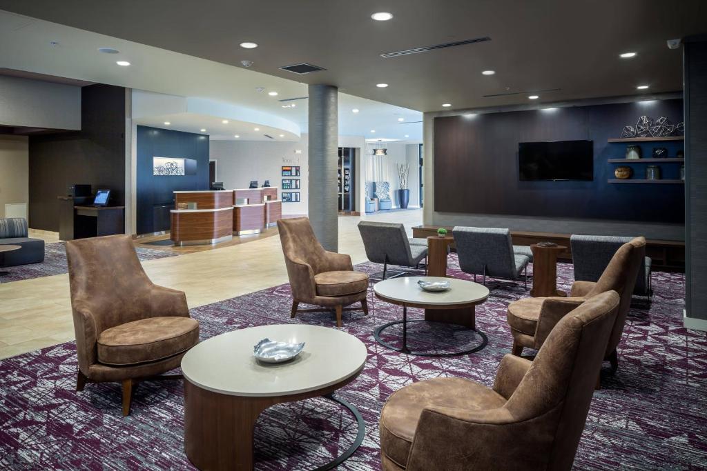 TV a/nebo společenská místnost v ubytování Courtyard by Marriott Corvallis