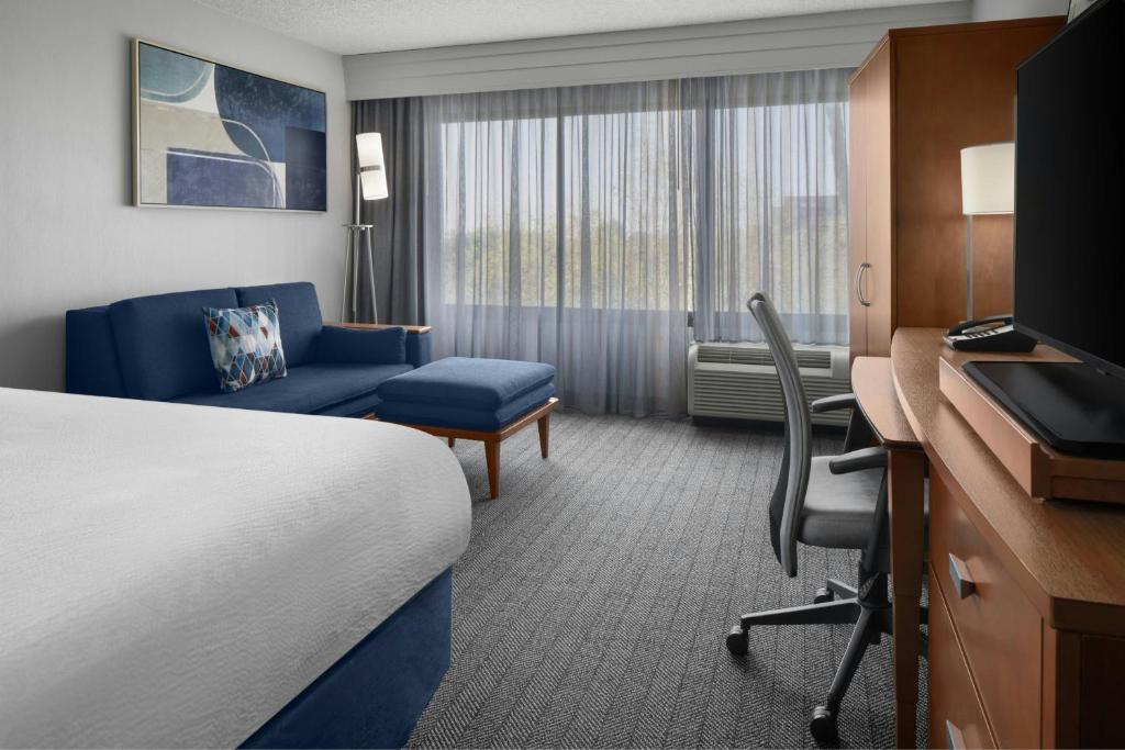 Courtyard by Marriott Cypress Anaheim / Orange County - Habitación King Con Sofá Cama
