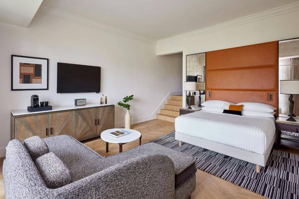 
Champs Elysées Suite
