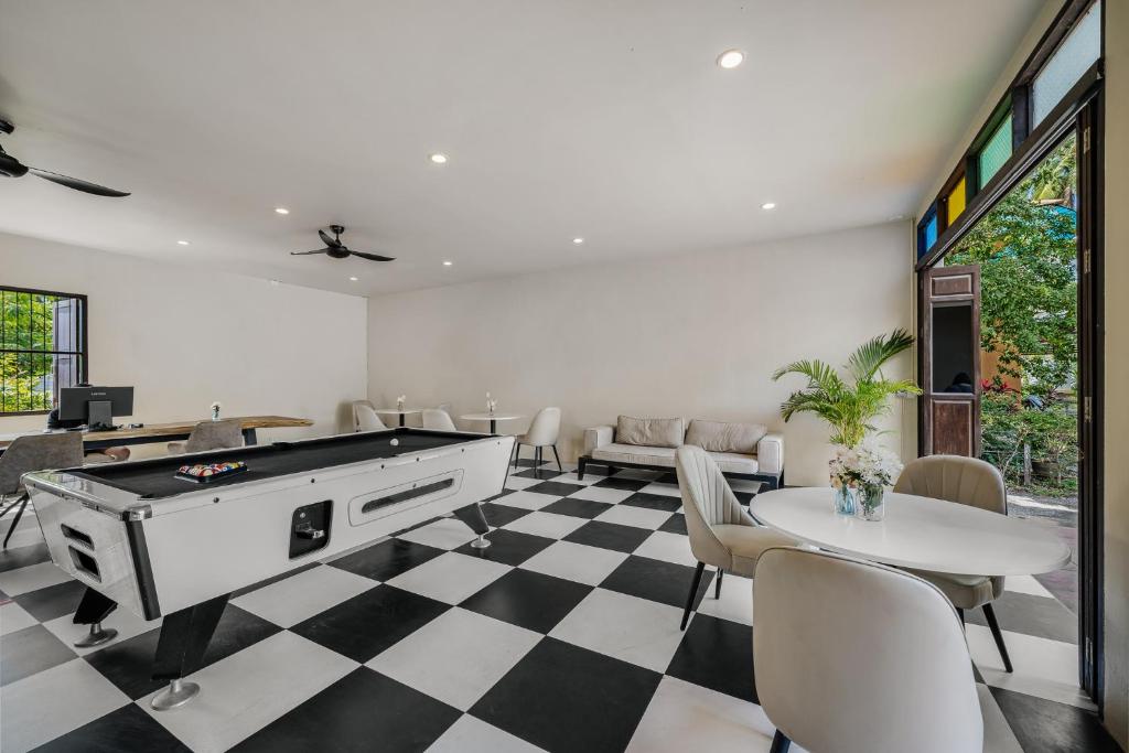 SimPly Stay Fisherman's Village Room