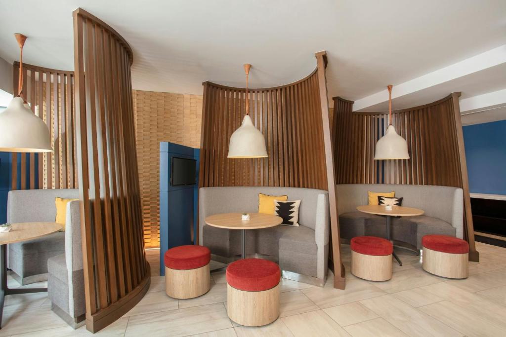 Χώρος καθιστικού στο Courtyard by Marriott Lima Miraflores