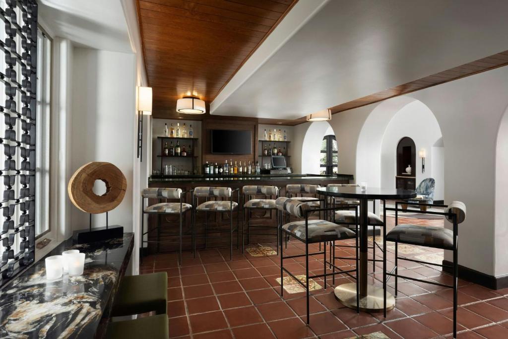 Restaurace v ubytování Triada Palm Springs, Autograph Collection
