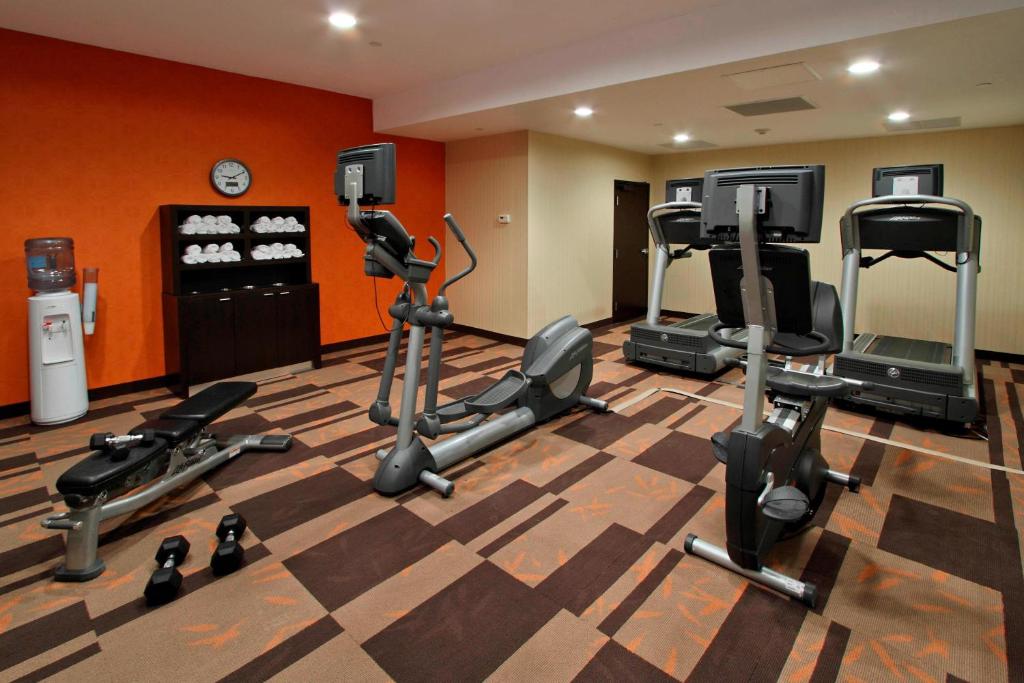 Fitness centrum a/nebo fitness zařízení v ubytování Courtyard Rockaway-Mount Arlington