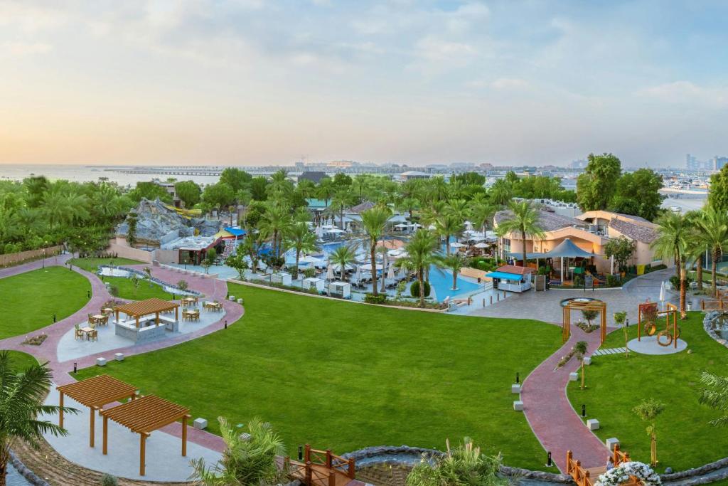 Bazén v ubytování Al Habtoor Grand Resort, Autograph Collection nebo v jeho okolí