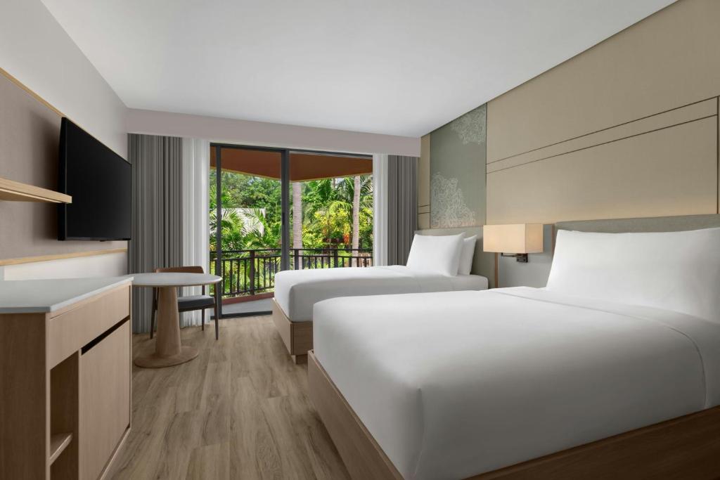 Courtyard by Marriott Phuket, Patong Beach Resort - 11